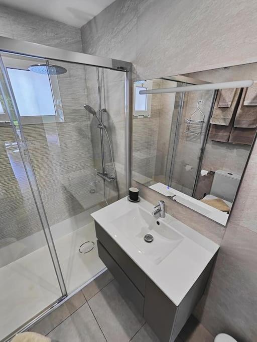 Playa Del Ingles: Beautiful Renovated Apartment Сан-Бартоломе Экстерьер фото